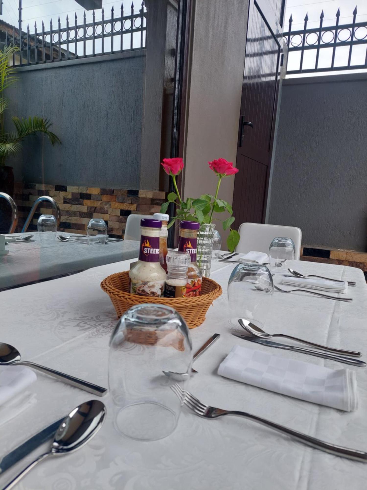 Entebbe Stay Apart-Hotel Esterno foto